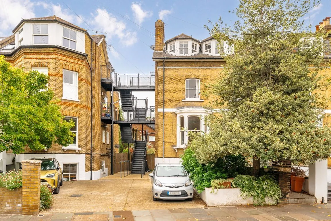 2 bed property to rent, Amyand Park Road, TW1