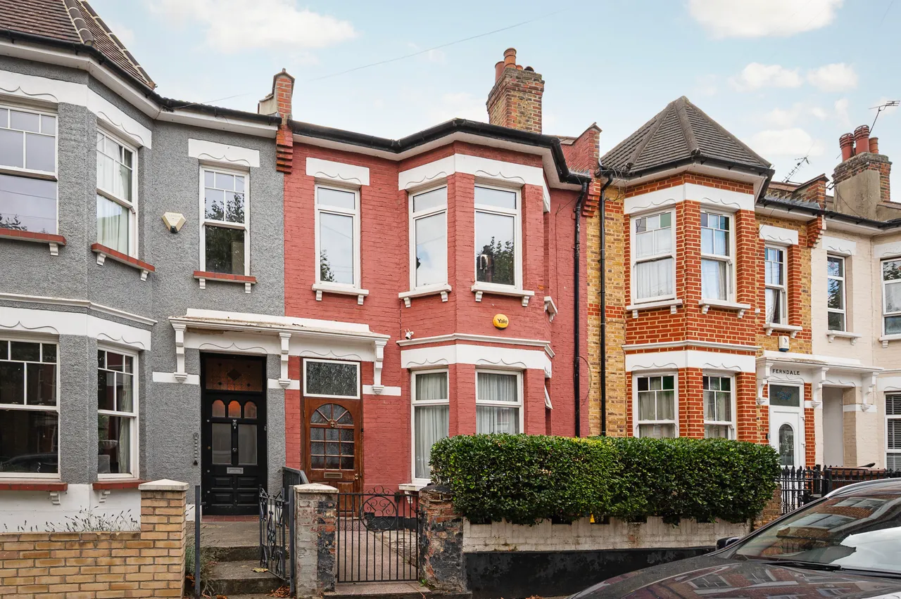 3 bed house for sale, London, E5