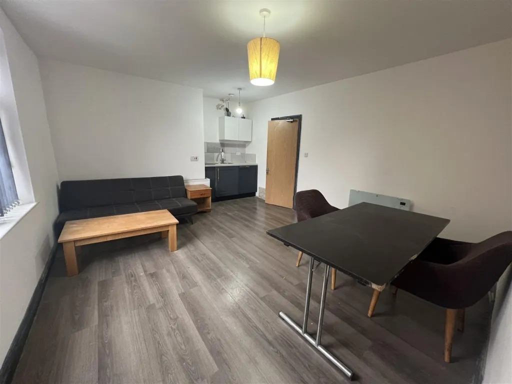1 bed flat to rent, Stockport Road, Manchester, M19