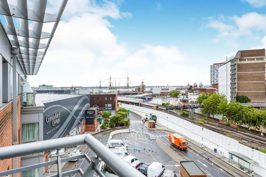 2 bed flat to rent, The Roundhouse, Gunwharf Quays, PO1