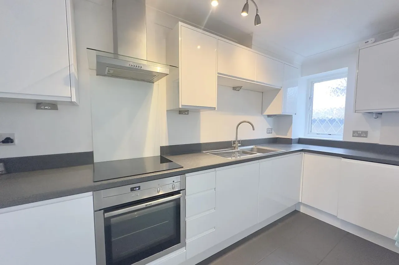 West Cliff Mews, BH2, photo 5