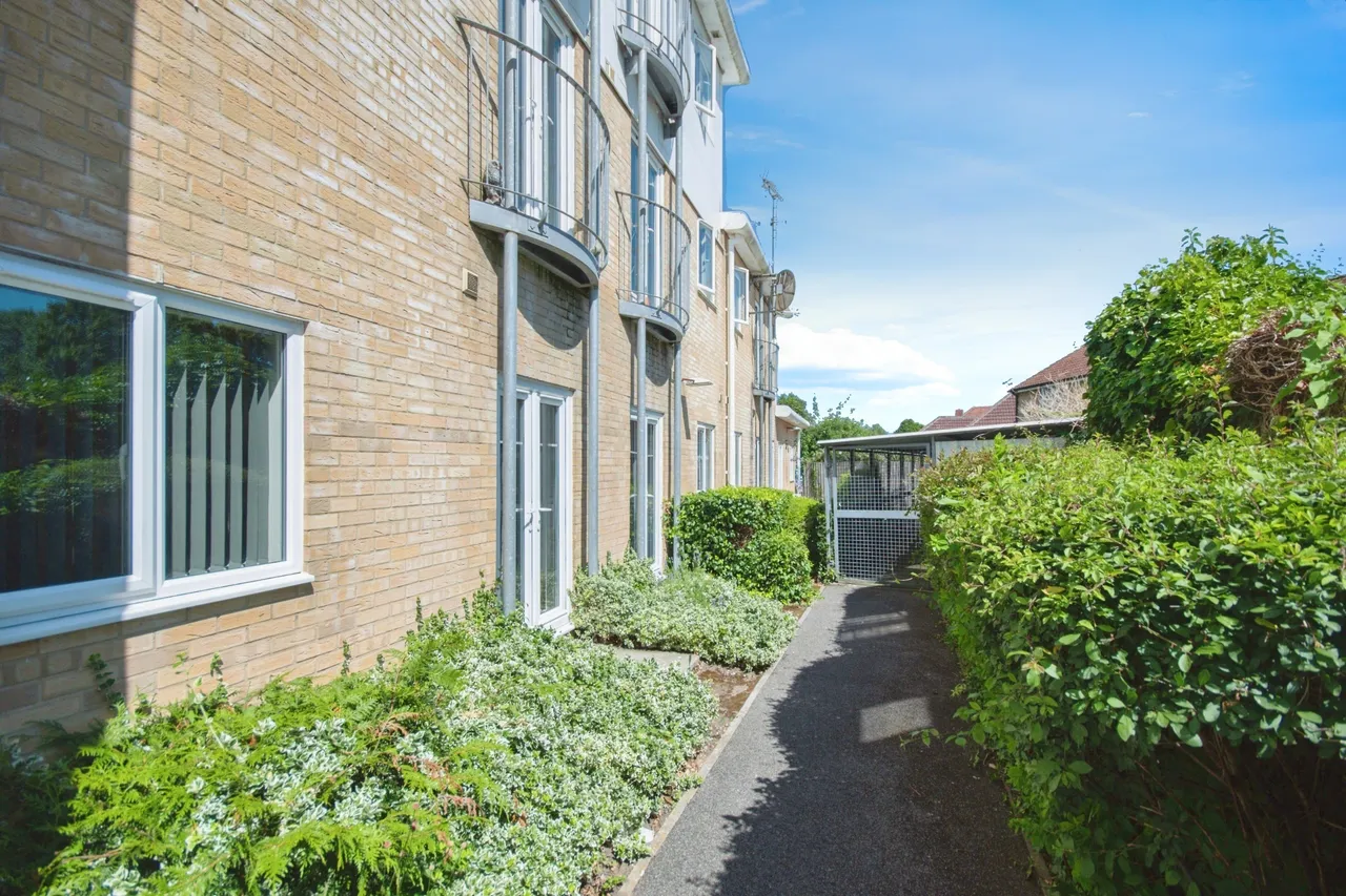 Castle Lane West, Bournemouth, BH8, photo 2