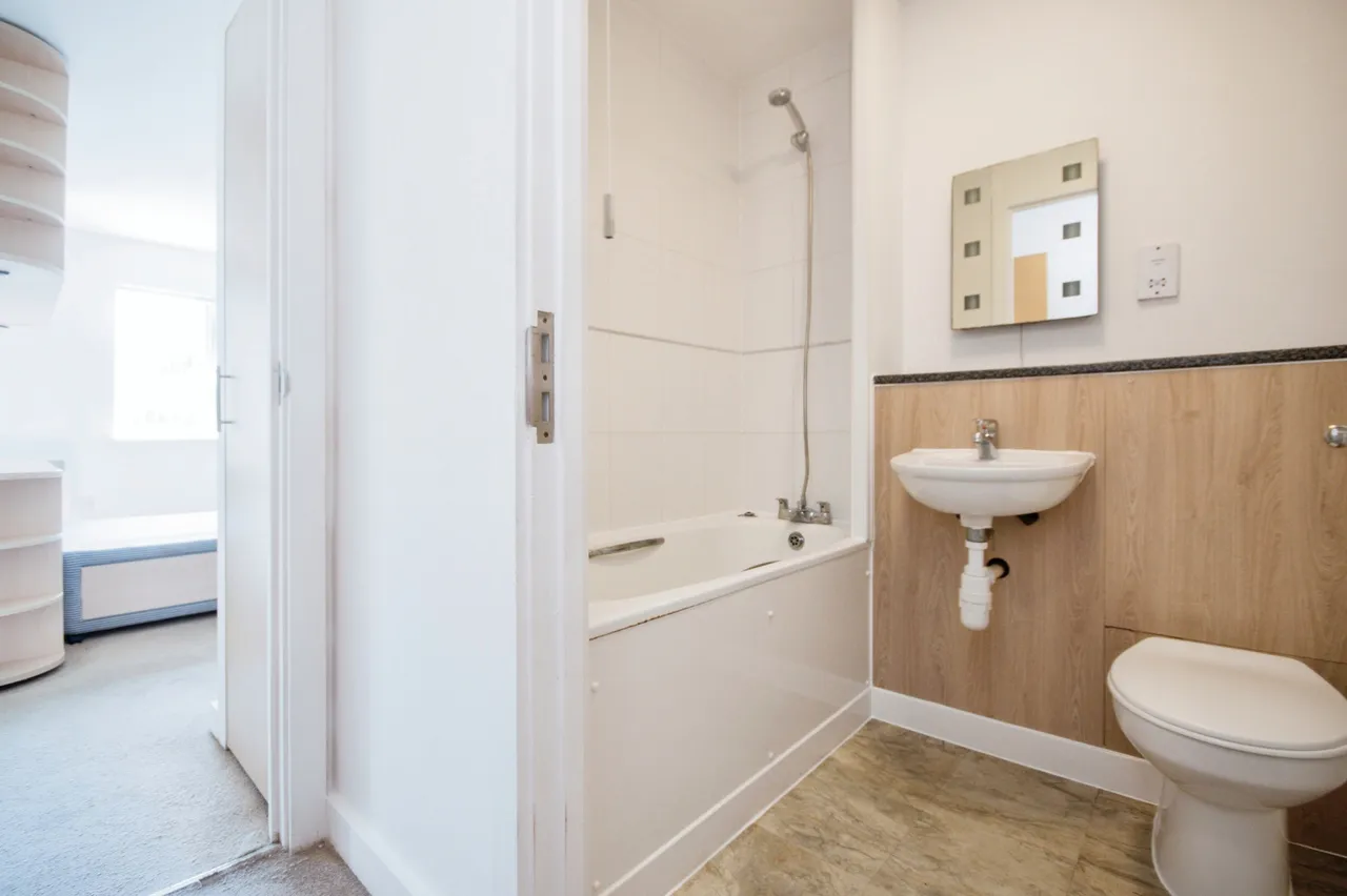 Castle Lane West, Bournemouth, BH8, photo 8
