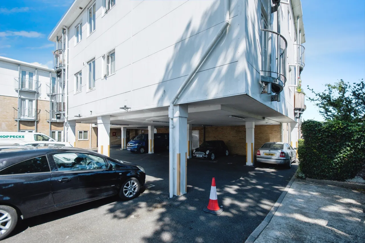Castle Lane West, Bournemouth, BH8, photo 16