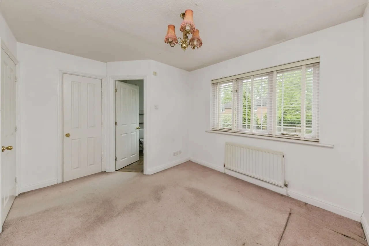 Bishopton Drive, MACCLESFIELD, Cheshire, SK11, photo 8