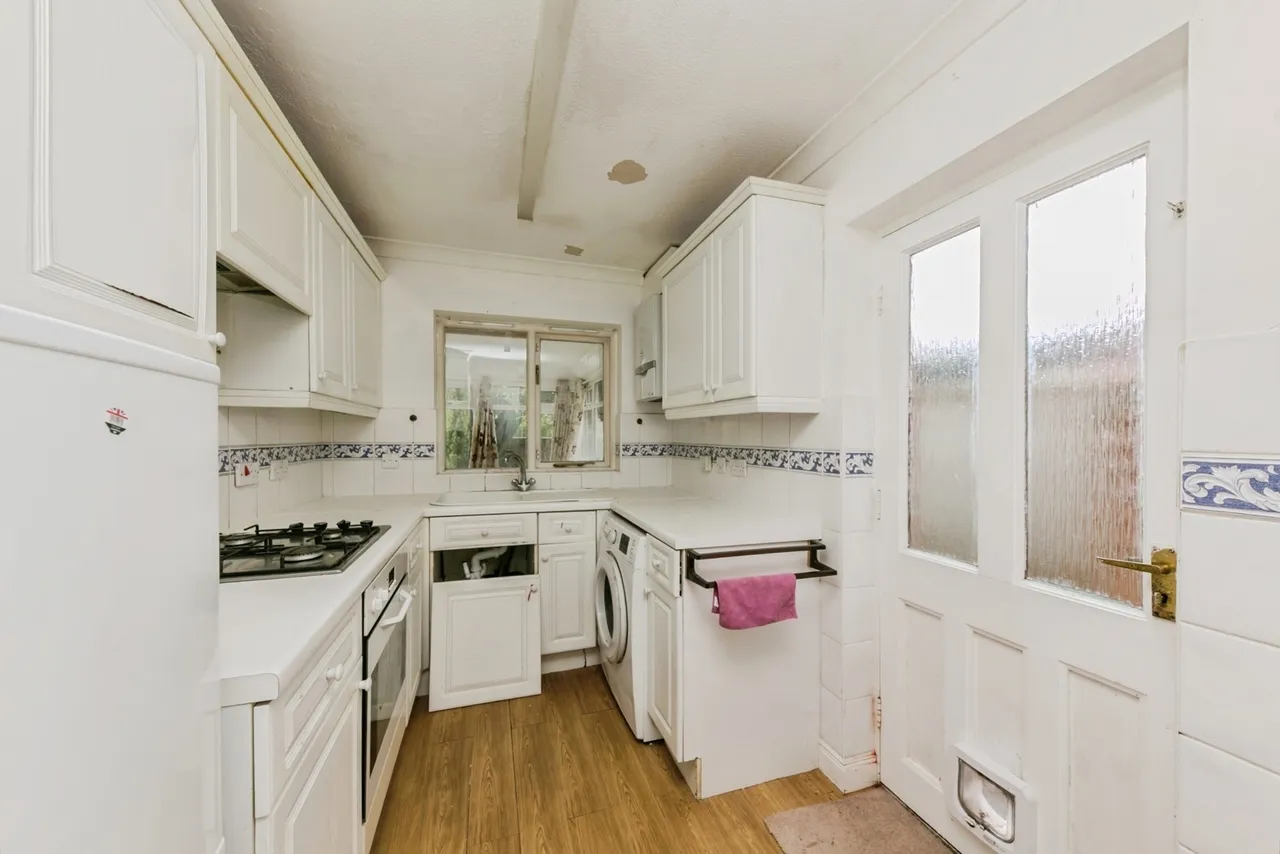 Bishopton Drive, MACCLESFIELD, Cheshire, SK11, photo 5
