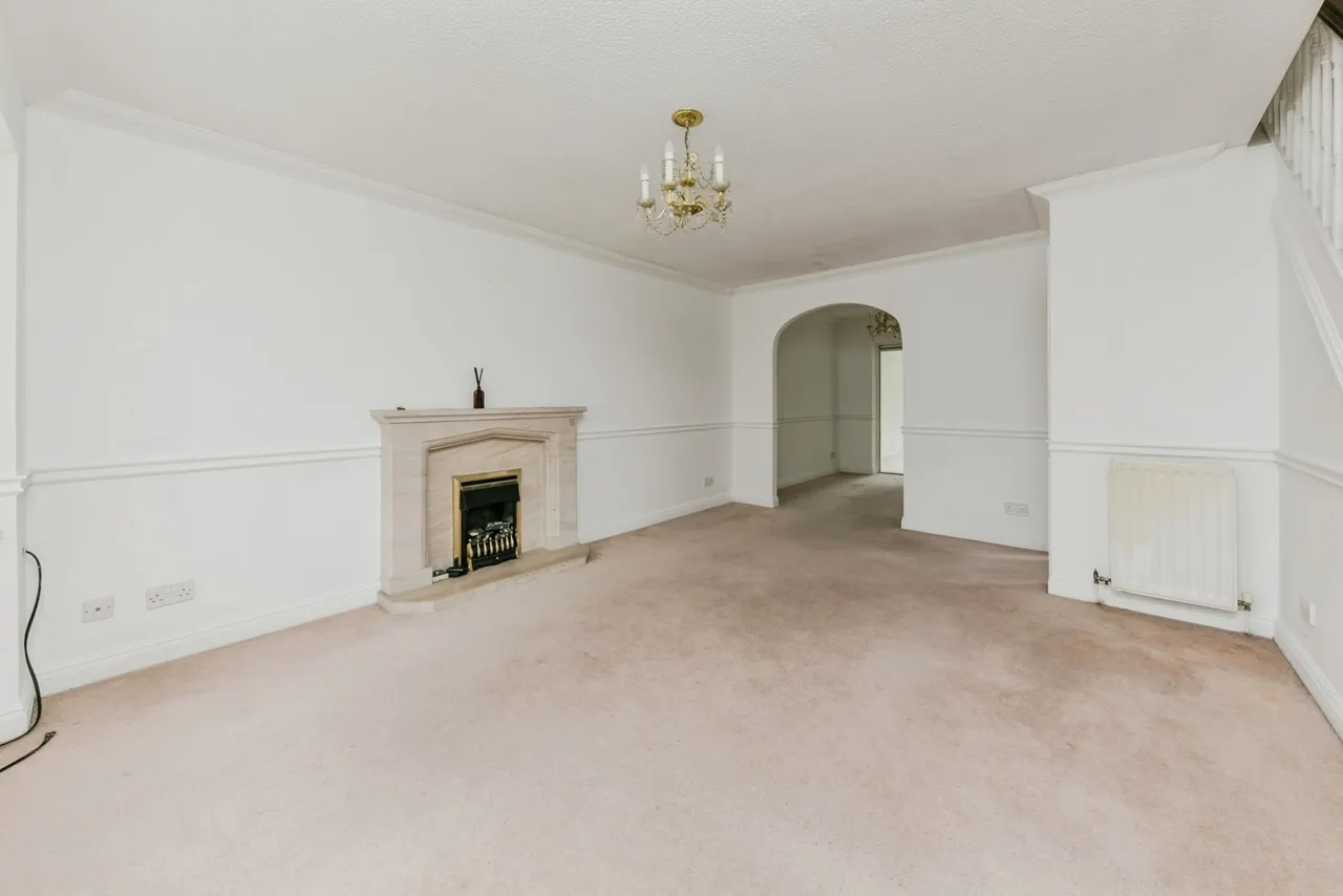 Bishopton Drive, MACCLESFIELD, Cheshire, SK11, photo 3