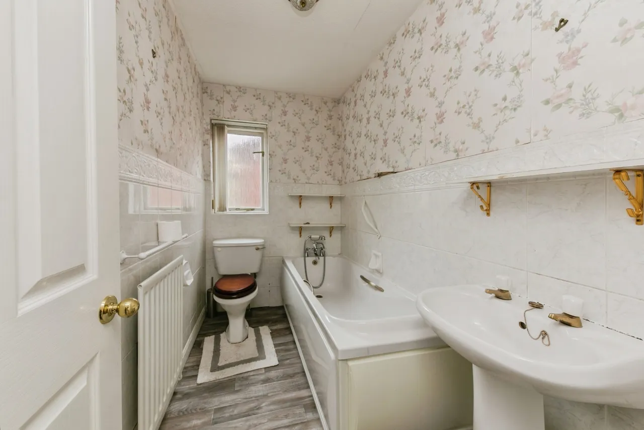 Bishopton Drive, MACCLESFIELD, Cheshire, SK11, photo 11