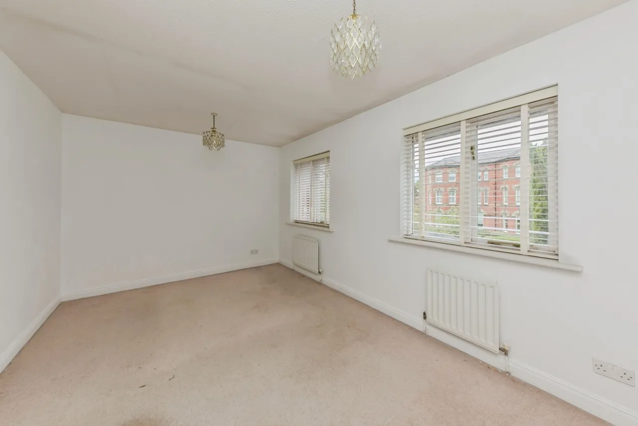 Bishopton Drive, MACCLESFIELD, Cheshire, SK11, photo 10
