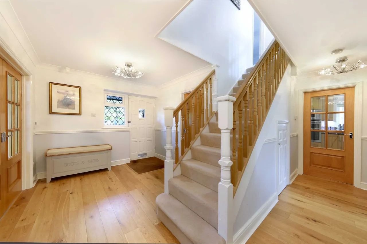 Bybend Close, Farnham Royal, SL2, photo 12