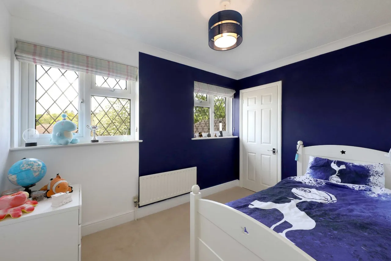 Bybend Close, Farnham Royal, SL2, photo 19