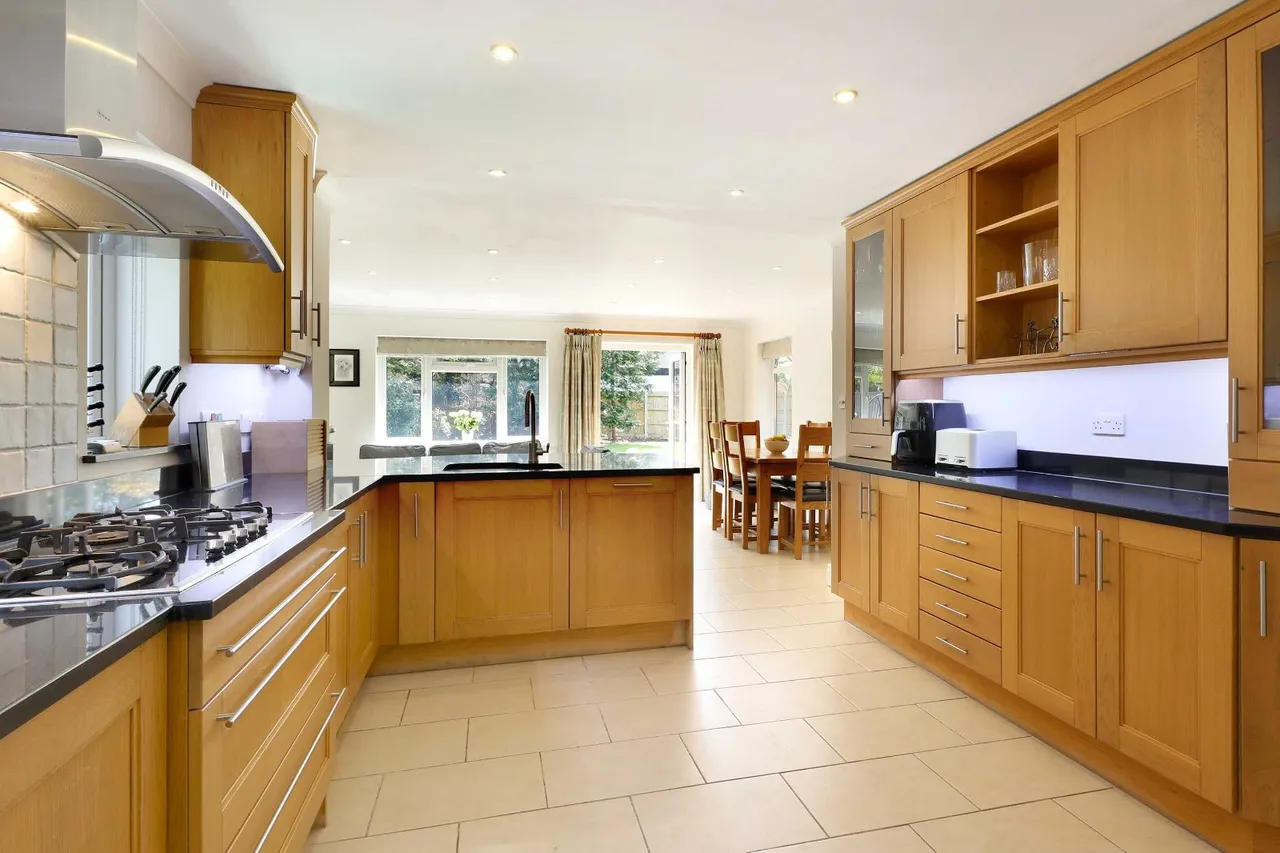 Bybend Close, Farnham Royal, SL2, photo 5