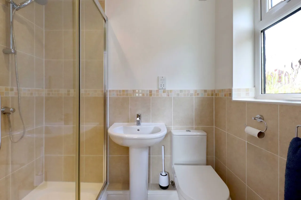 Bybend Close, Farnham Royal, SL2, photo 16