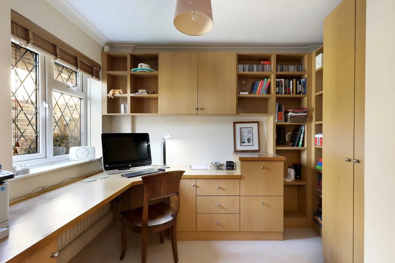 Bybend Close, Farnham Royal, SL2, photo 11