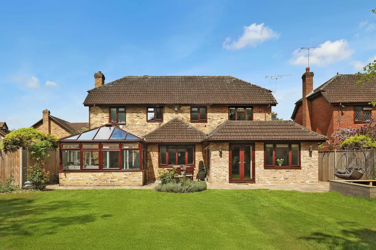 Bybend Close, Farnham Royal, SL2, photo 2