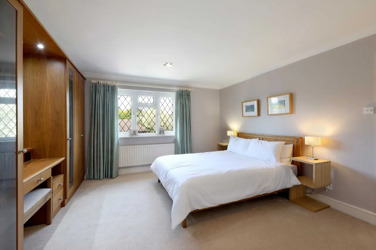 Bybend Close, Farnham Royal, SL2, photo 13