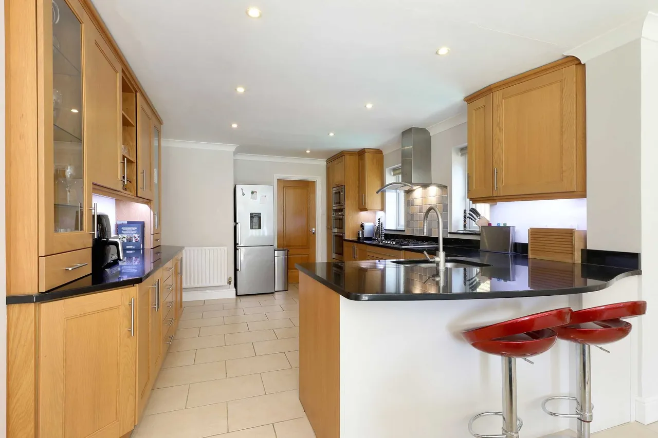 Bybend Close, Farnham Royal, SL2, photo 6