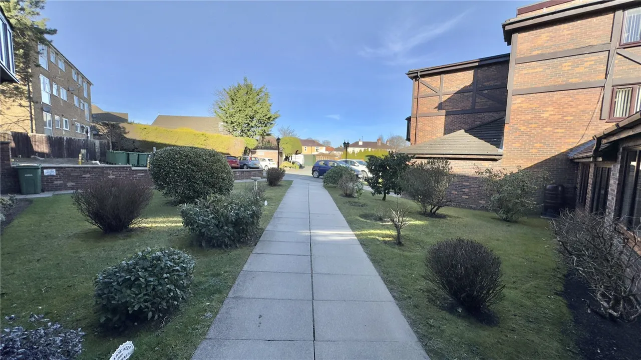 Hesslewell Court, Heswall, CH60, photo 2