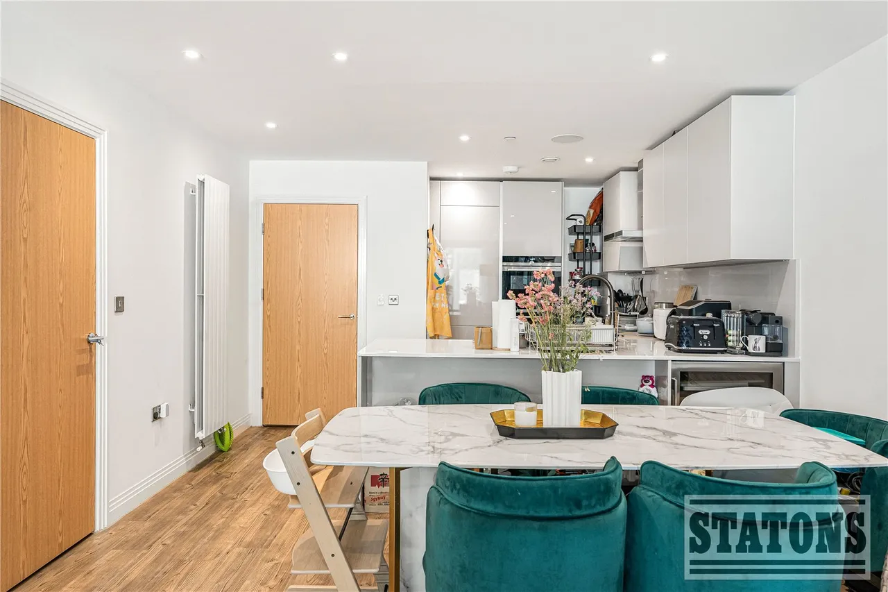 Quayle Crescent, Whetstone, London, N20 0BH, photo 2
