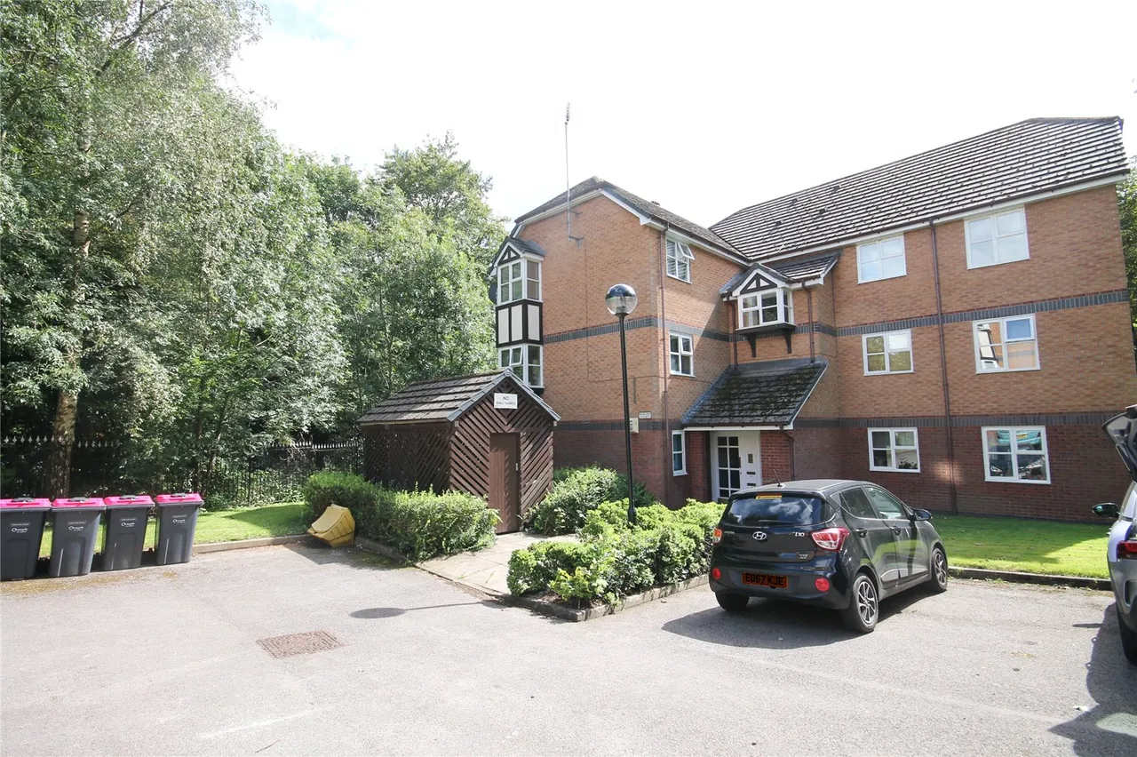 2 bed flat to rent, Monroe Close, Salford, M6