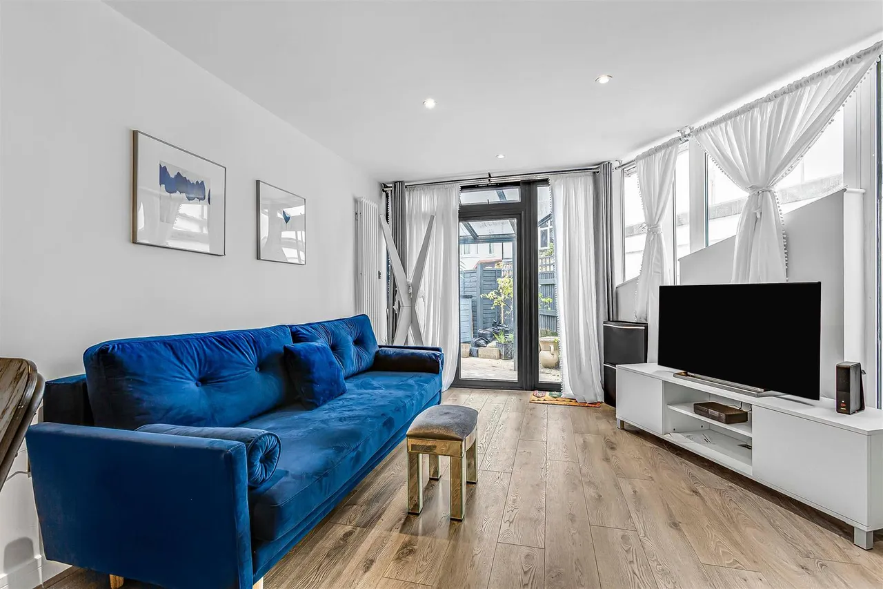 1 bed flat to rent, Treen Avenue, Barnes, SW13