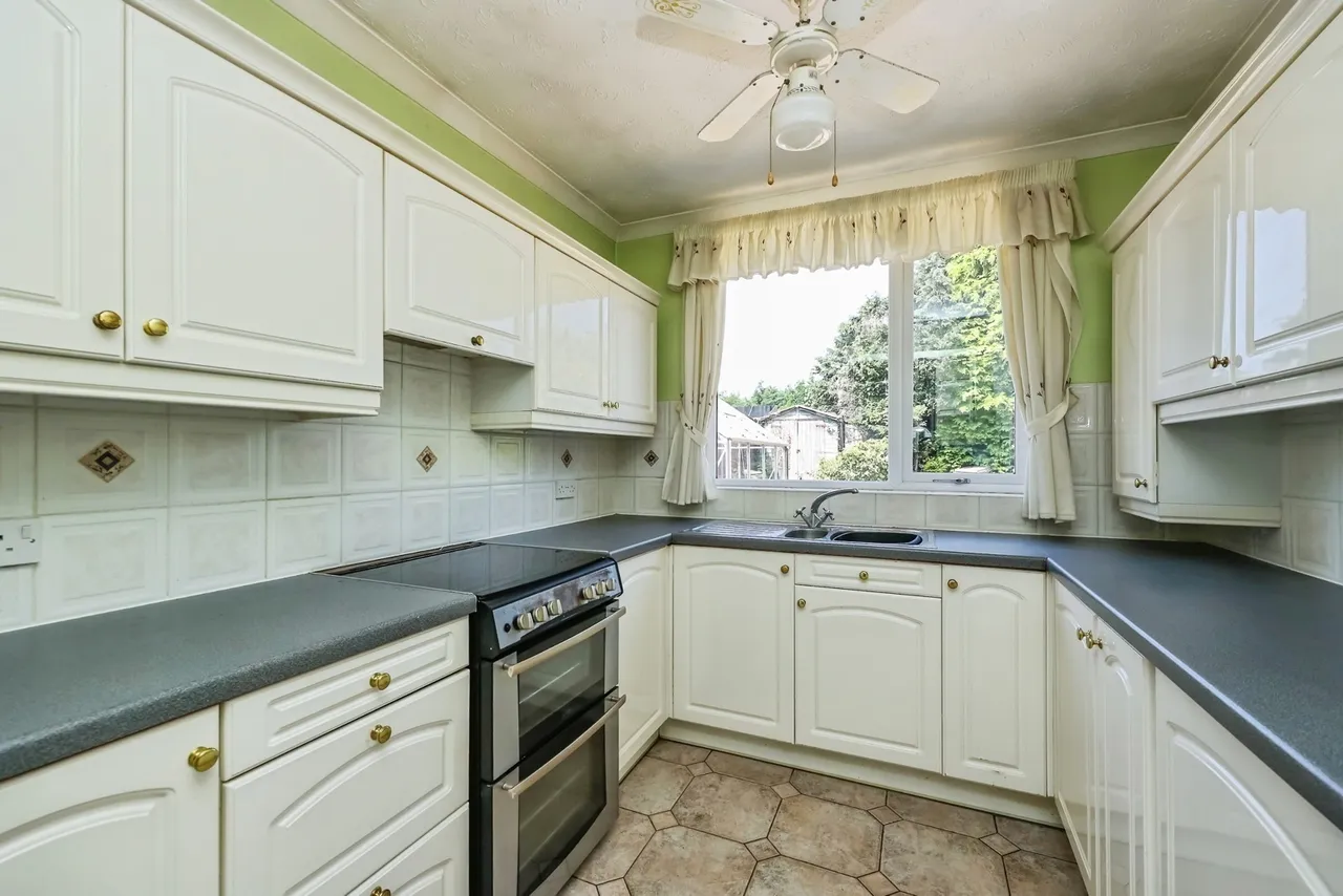 Shortwood Avenue, Hucknall, Nottingham, Nottinghamshire, NG15, photo 2