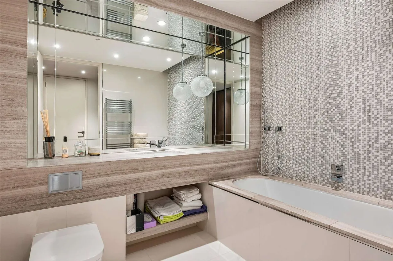 Water Lane, London, EC3R, photo 12