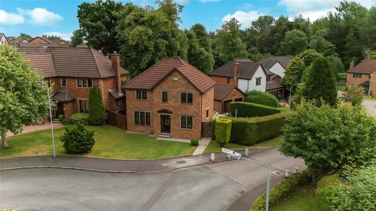 4 bed house for sale — Fairlie, Stewartfield, East Kilbride, South Lanarkshire, G74