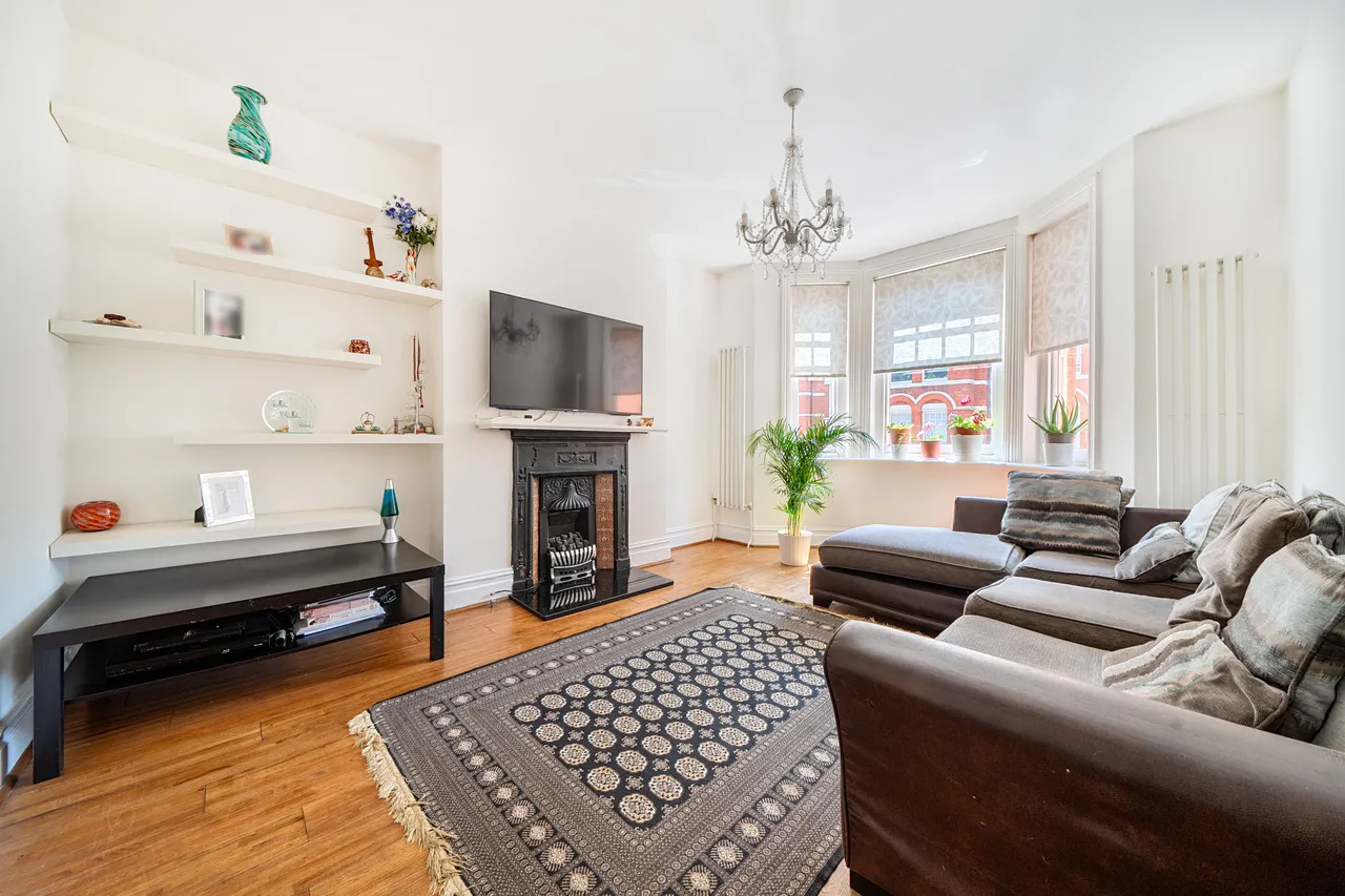 2 bed flat for sale — 156 Hamlet Gardens, London