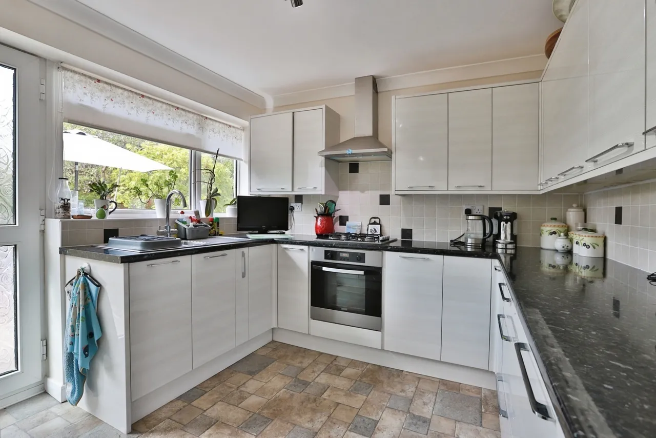 Pine Manor Road, Ashley Heath, BH24, photo 4