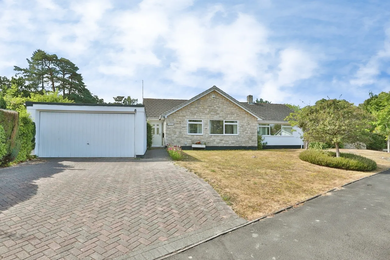 3 bed house for sale, Pine Manor Road, Ashley Heath, BH24