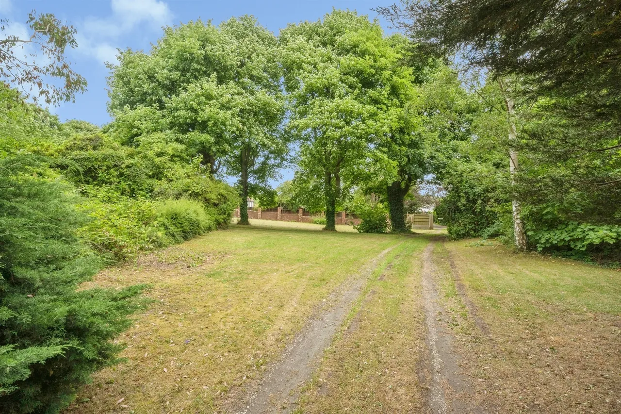 Holly Bush Drive, Thurnscoe, S63, photo 24