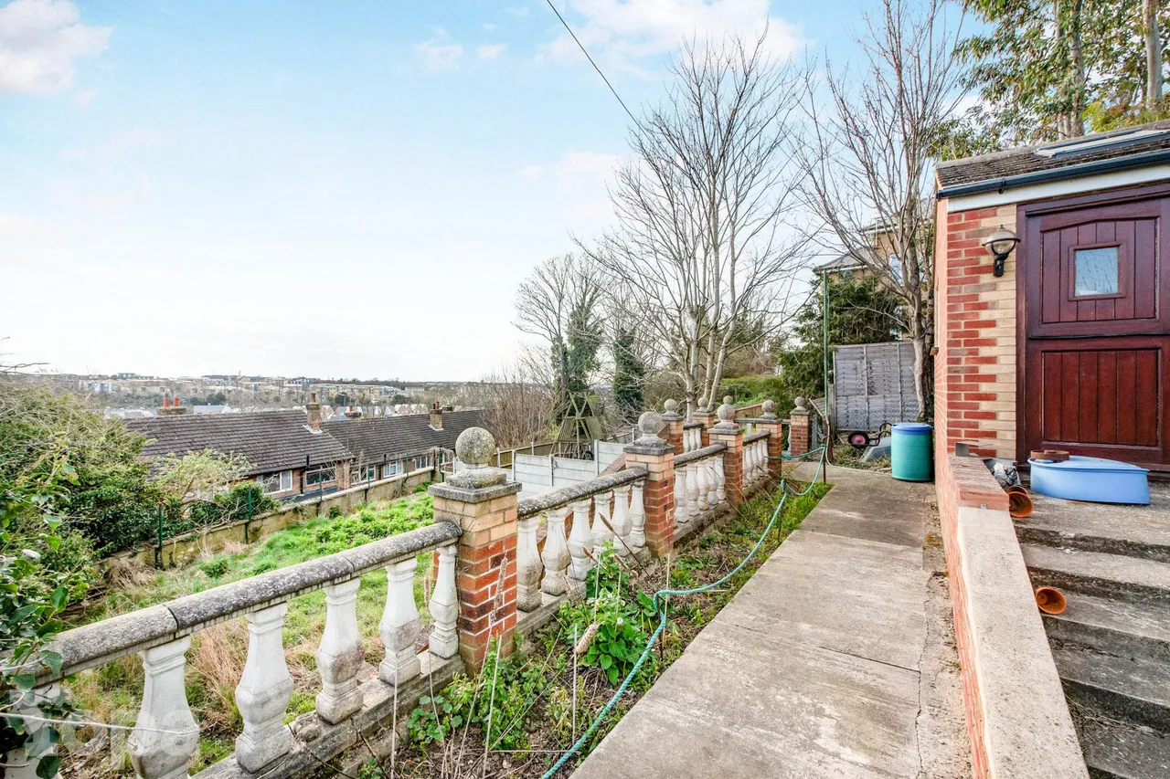 Mounts Road, Greenhithe, DA9, photo 18