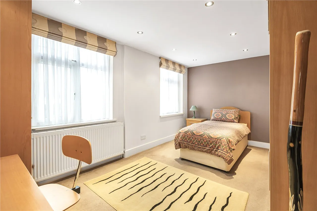 Leys Gardens, Cockfosters, EN4 9NA, photo 18