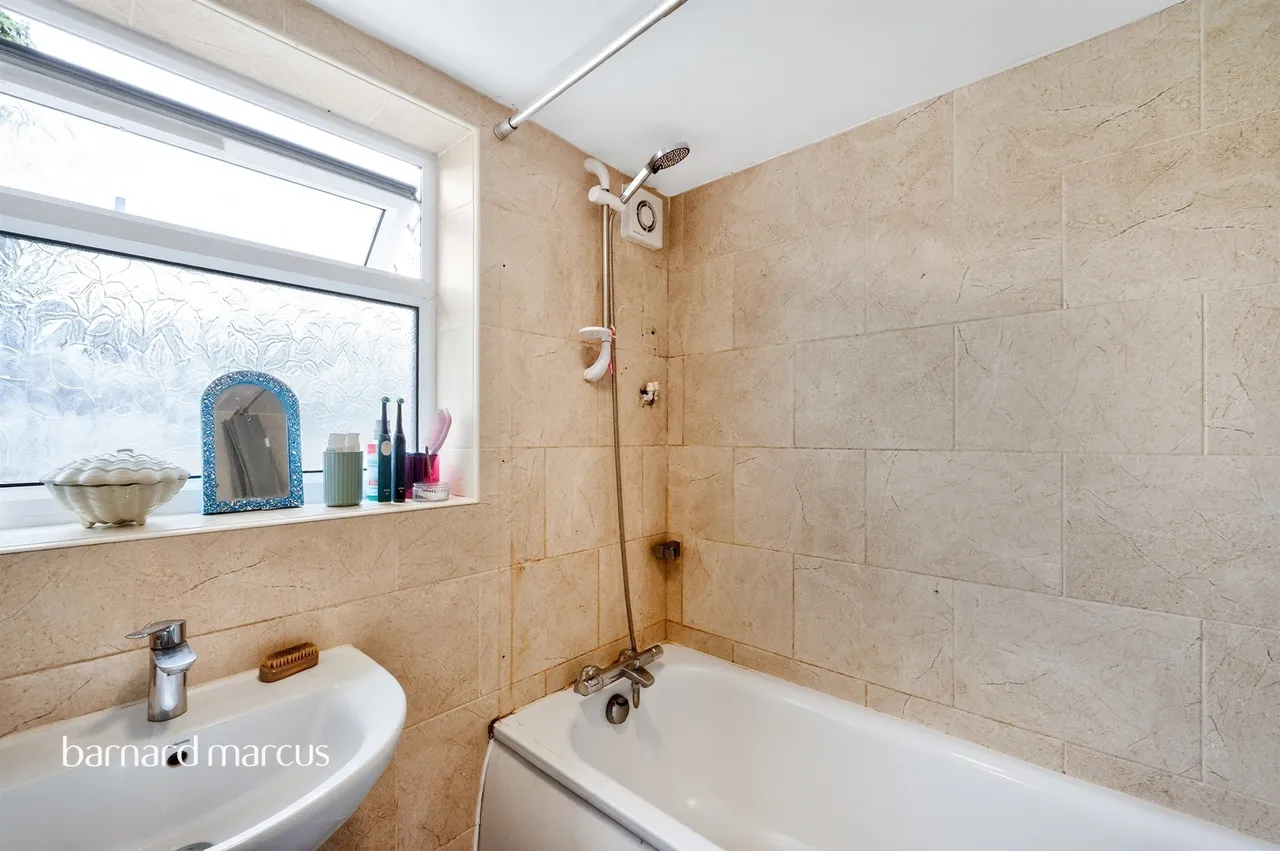 Fruen Road, Feltham, photo 10