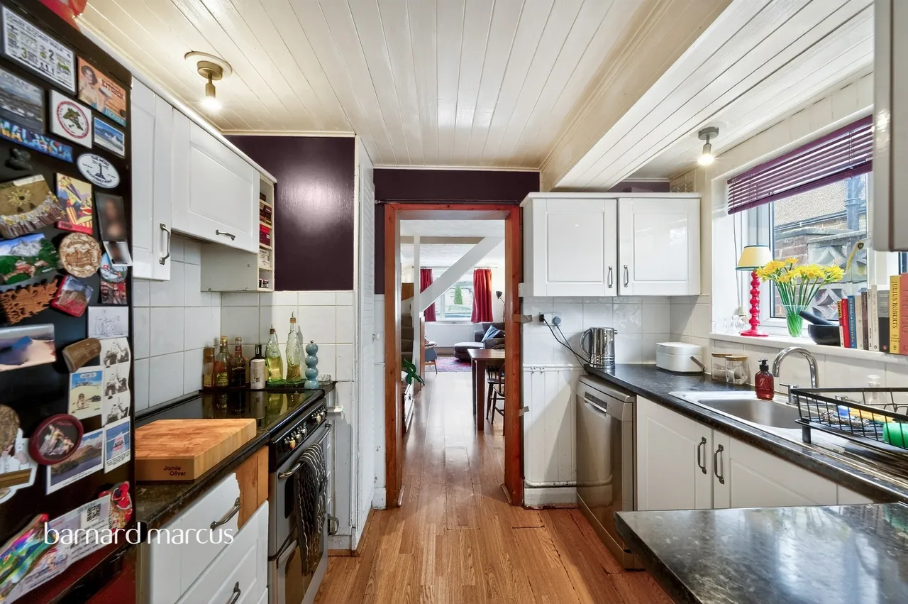 Fruen Road, Feltham, photo 6