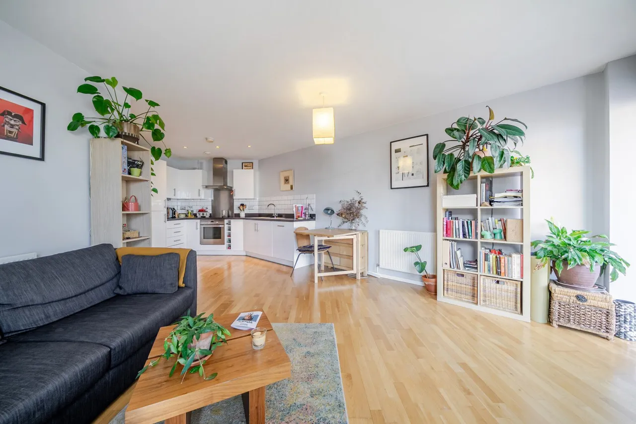 2 bed flat for sale — Enid Street, SE16