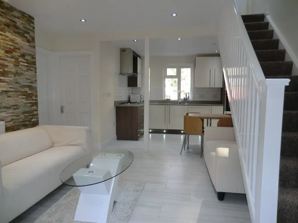 Charter Avenue, Canley, photo 2