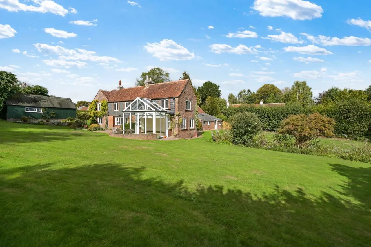 Broomstick Lane, Buckland Common, HP23, photo 4