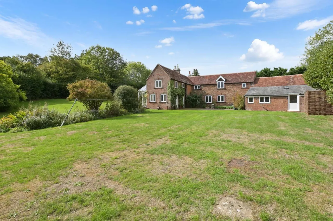 Broomstick Lane, Buckland Common, HP23, photo 5