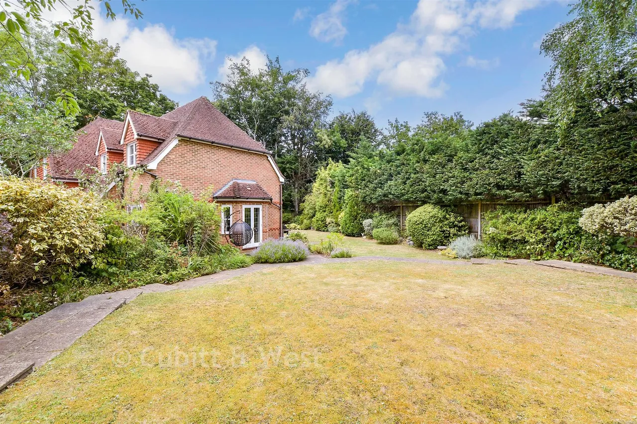 Reigate Road, Leatherhead, KT22, photo 16
