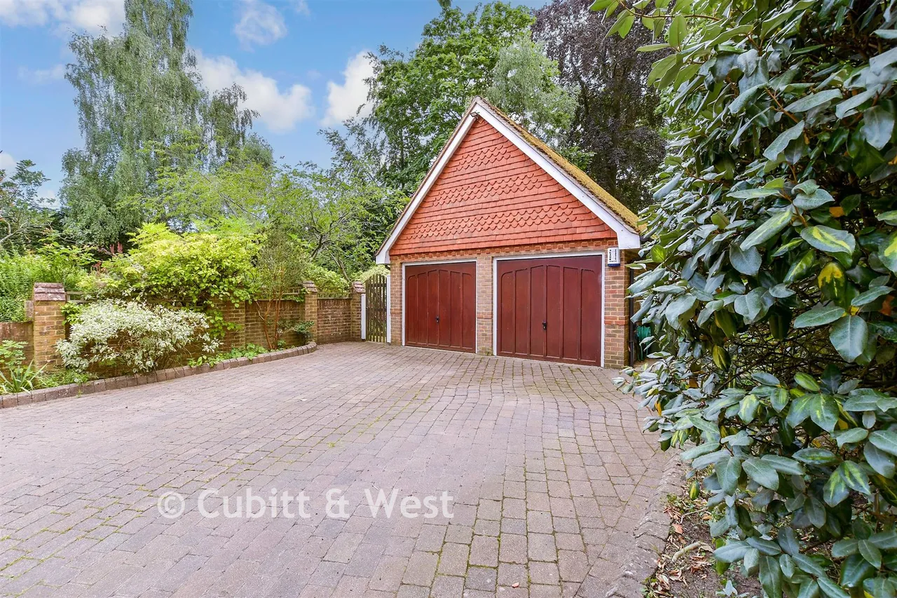 Reigate Road, Leatherhead, KT22, photo 14