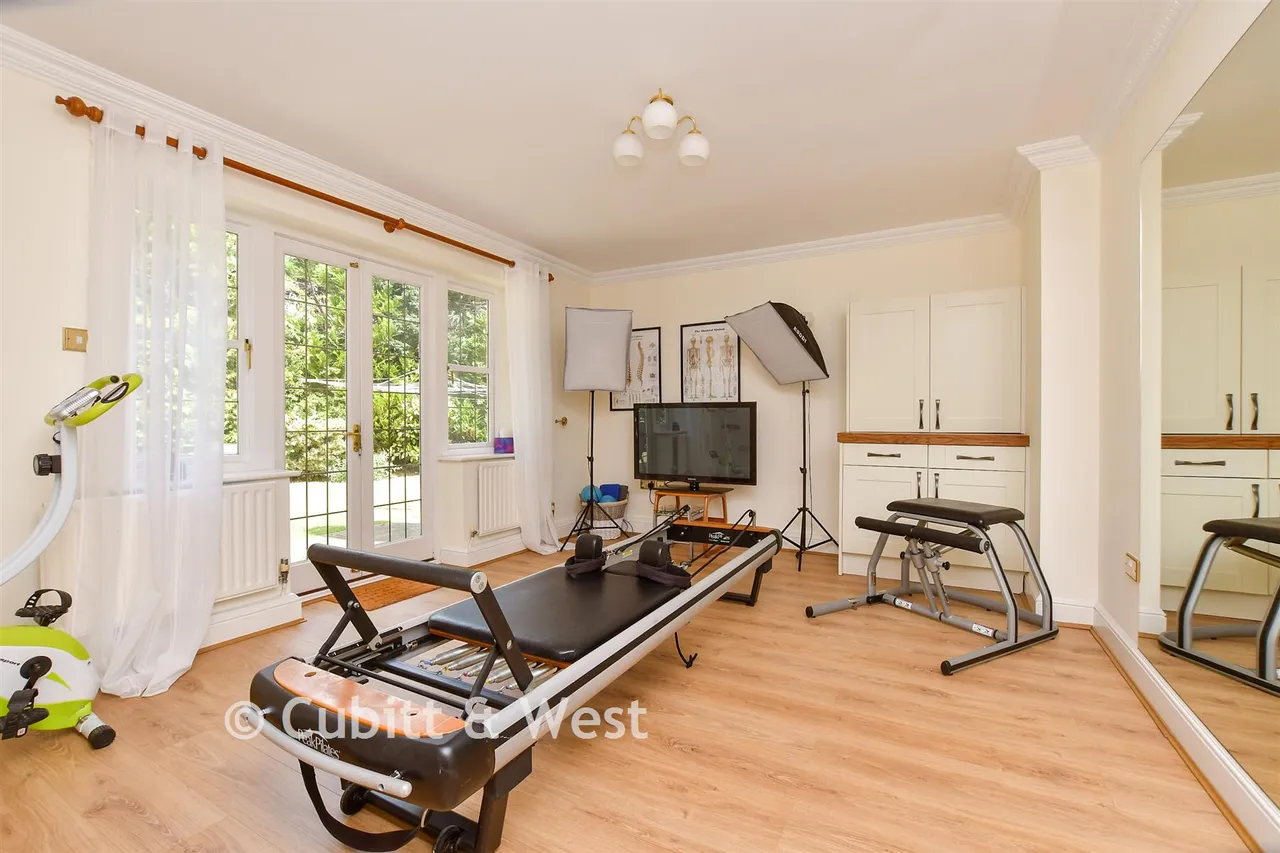Reigate Road, Leatherhead, KT22, photo 5