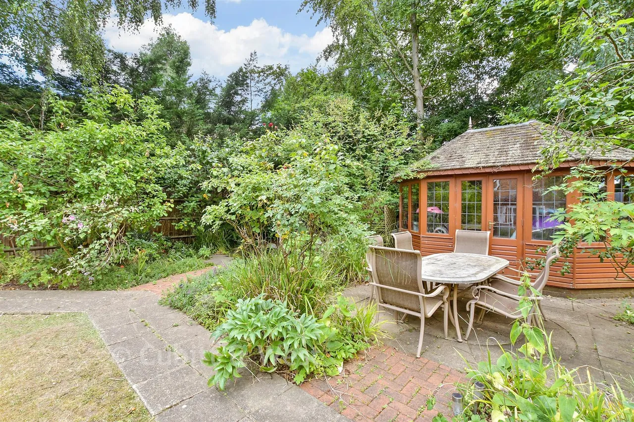 Reigate Road, Leatherhead, KT22, photo 13
