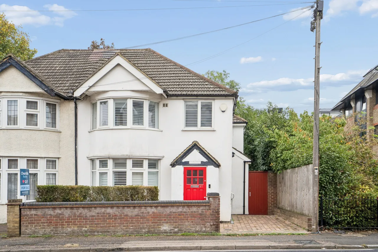 3 bed house for sale, Aldenham Road, Bushey, WD23