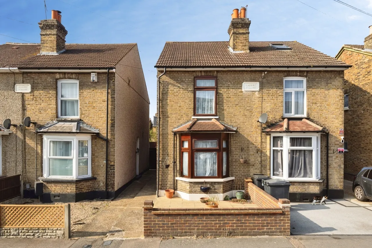 3 bed house for sale, Douglas Road, Hornchurch, RM11
