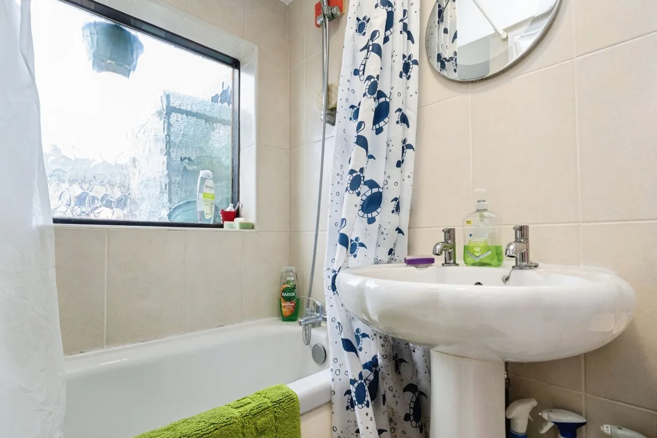 Douglas Road, Hornchurch, RM11, photo 8