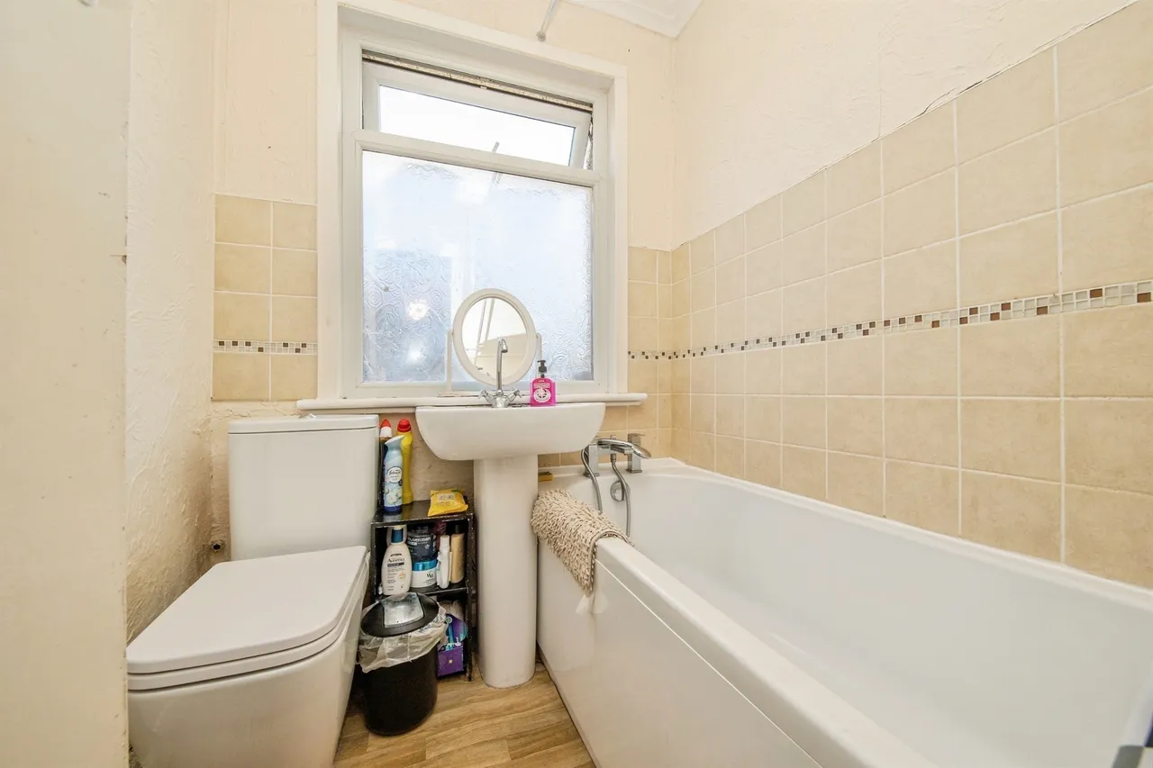 Crossways, Jaywick, Clacton-On-Sea, photo 8