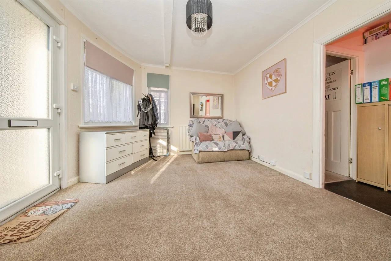 Crossways, Jaywick, Clacton-On-Sea, photo 4