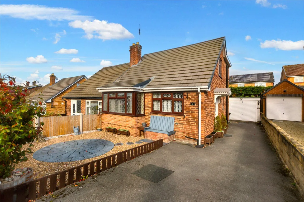 2 bed house for sale, The Oval, Rothwell, LS26